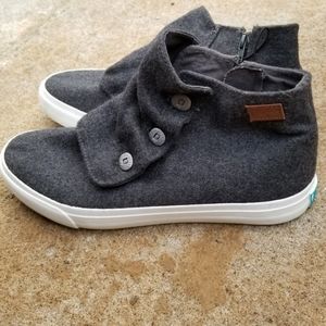 Blowfish Grey Slouch Button Chukka Sneakers